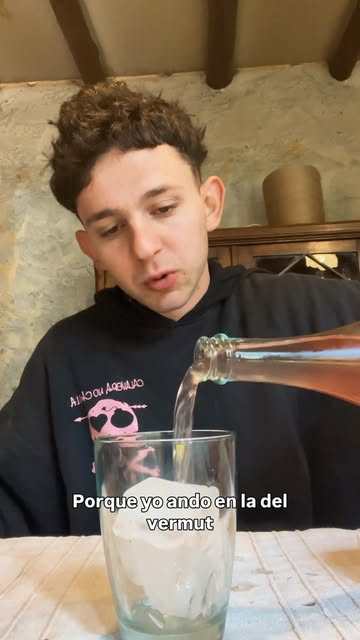 Sirviendo vermut